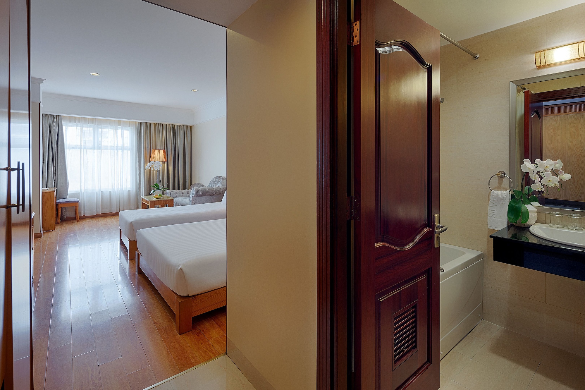 غرفة سيغنتشر بسرير كوين، Silverland Ben Thanh Hotel 10/10