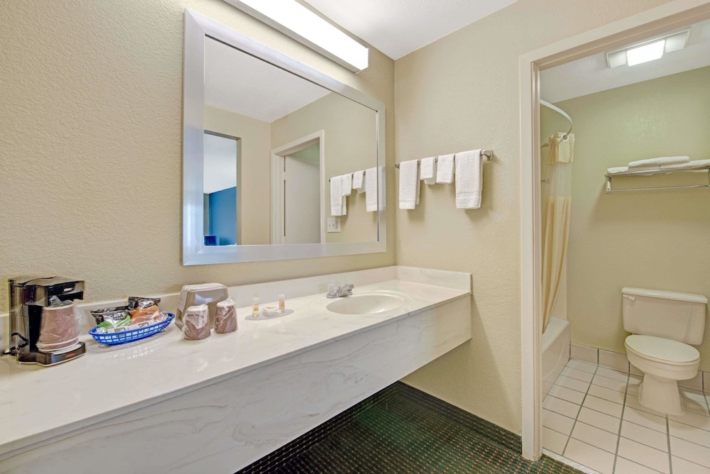 Days Inn By Wyndham San Antonio Near Fiesta Park 18/36
