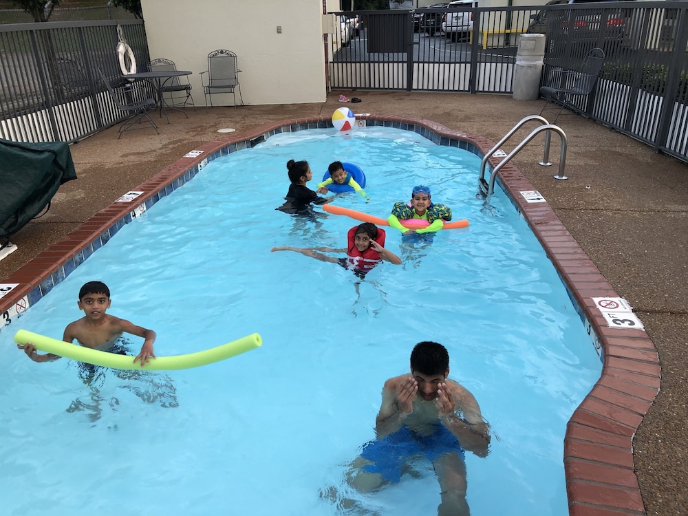 Days Inn by Wyndham Lexington 14/25