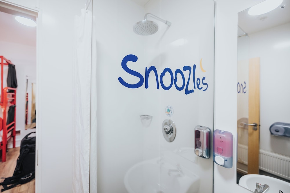 Snoozles Hostel Galway City Centre 21/35