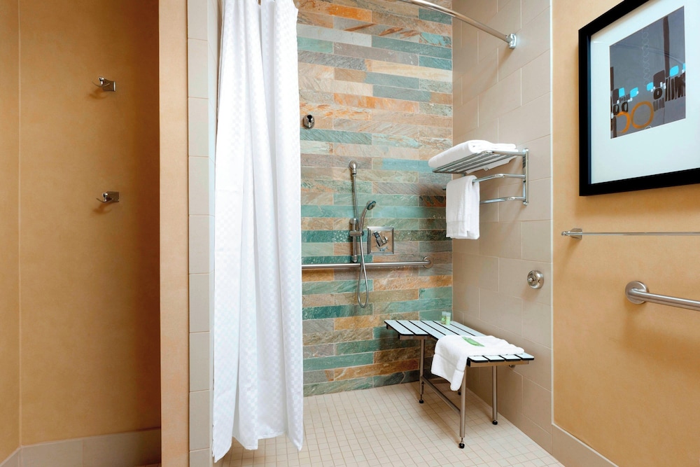 1 BEDROOM, SUITE, BALCONY, ACCESSIBLE