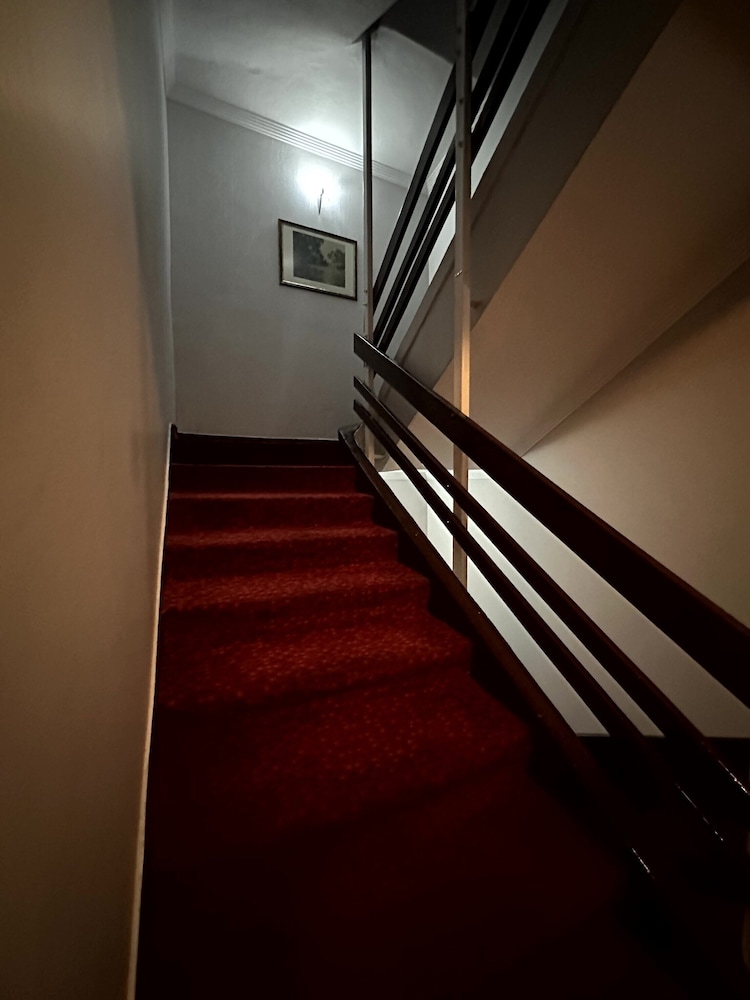 Headman Hotel 19/41