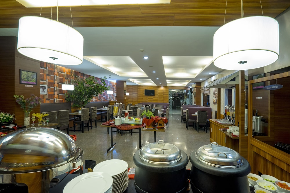 Hotel Grand Kartika 55/63