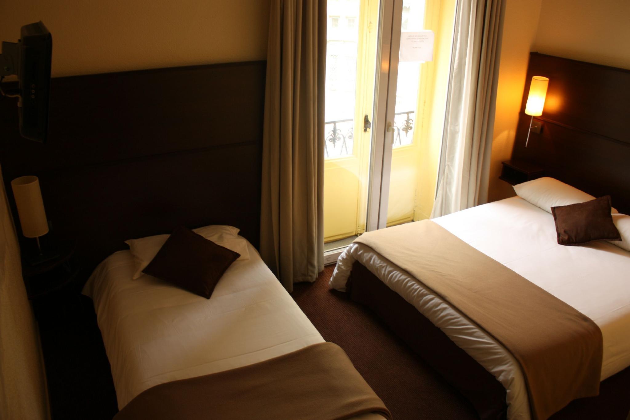 Classic, Triple, 1 Double and 4 Single Beds
