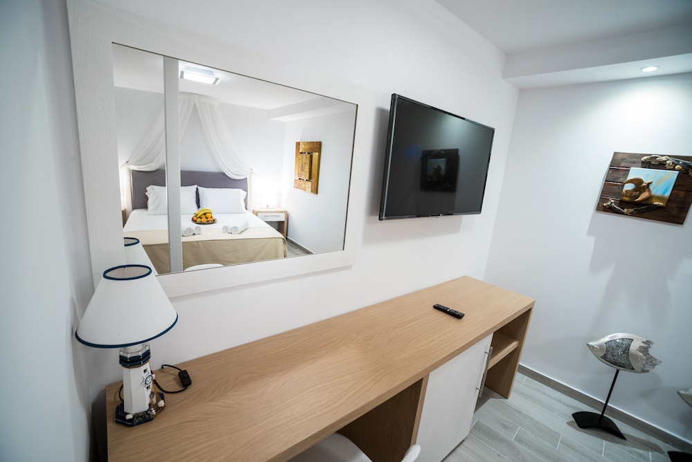 Kratiras View Luxury Suites 50/50