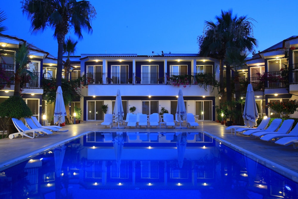 Catamaran Hotel 52/55