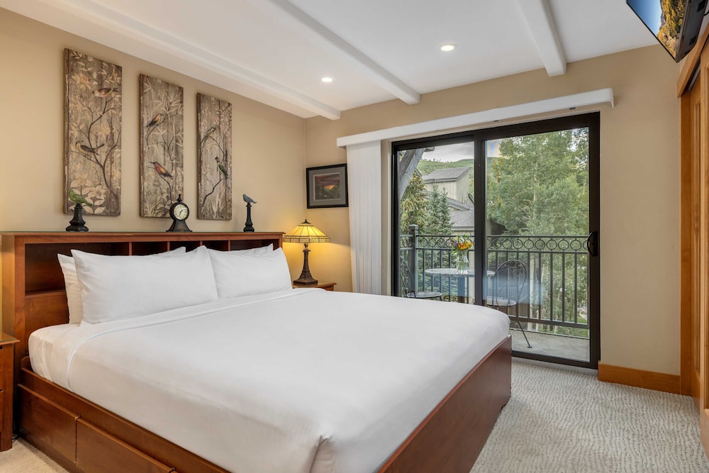 Condo, Landmark 40, Deluxe, King and Twin Beds