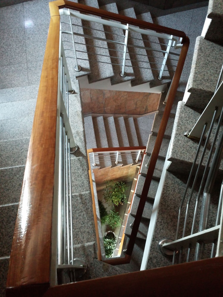 Lighthouse Hotel 5/40