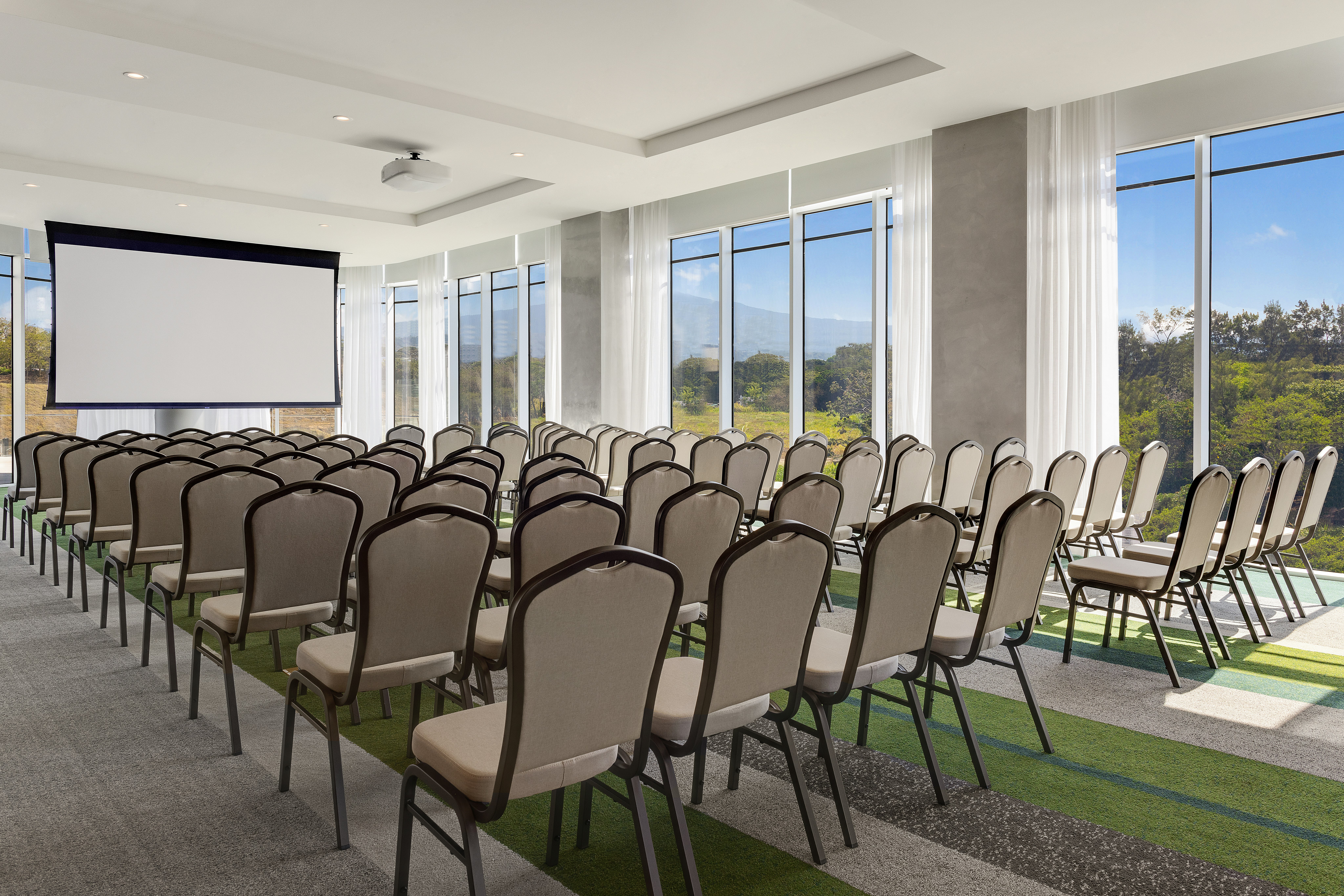 Hilton Garden Inn San Jose Airport City Mall 34/40
