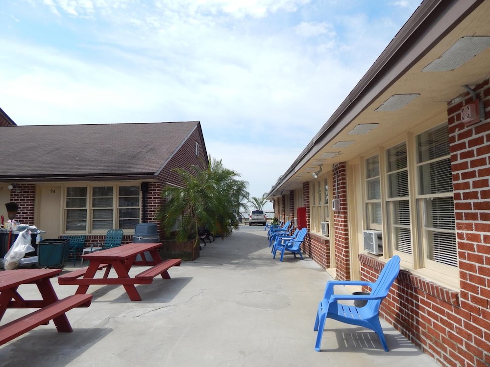Oceanic Motel 26/46