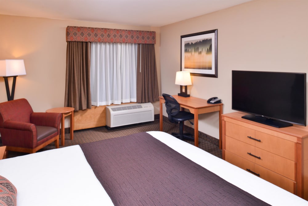Best Western Plus Olympic Inn 38/73