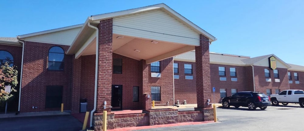 Super 8 by Wyndham White Hall 20/23