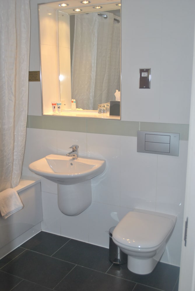 Legacy Preston International Hotel 7/60