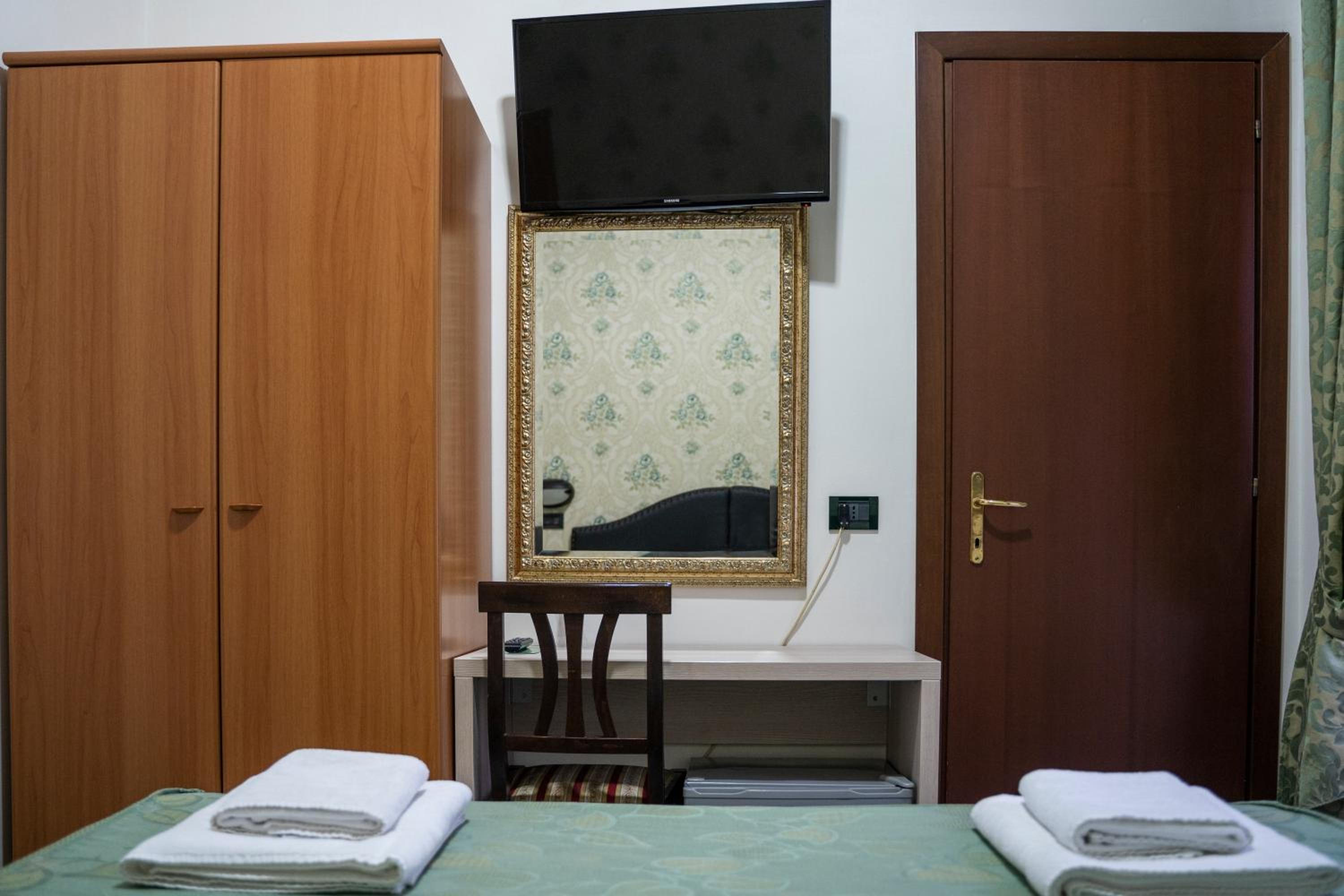 غرفة بسرير مزدوج أو سريرين منفصلين، Hotel Ferrarese Roma 10/10