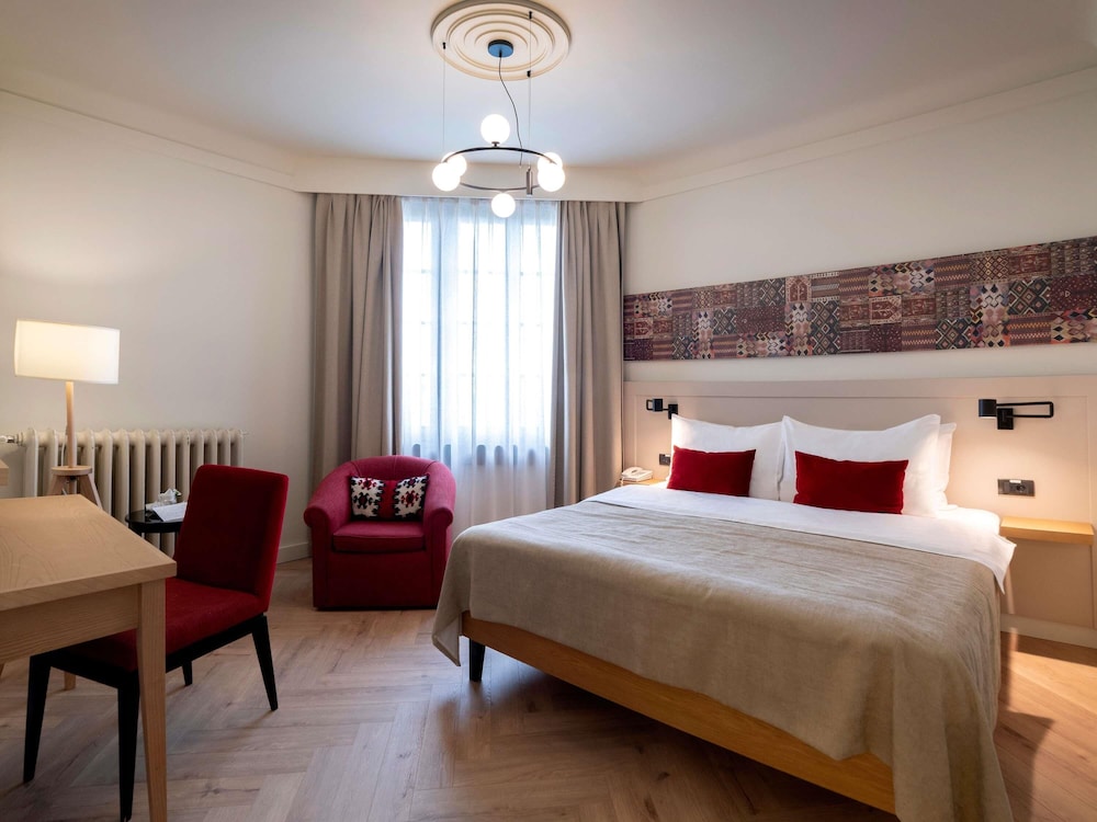 PRIVILEGE, DOUBLE BED