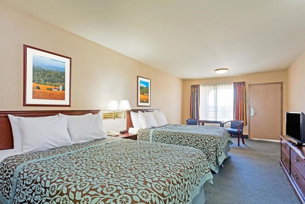 Days Inn by Wyndham Fontana / Rialto 13/34