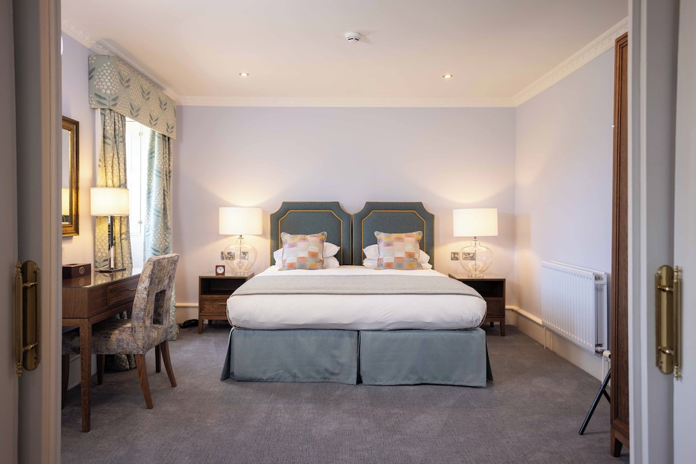 SUITE, KING BED