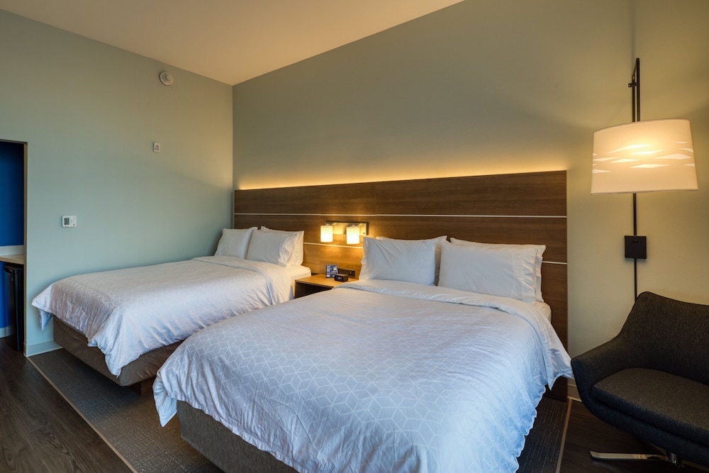 Holiday Inn Express & Suites Charlotte - South End 15/73