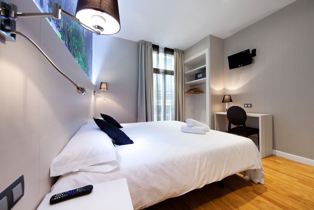 Hostal Bcn Ramblas 4/15