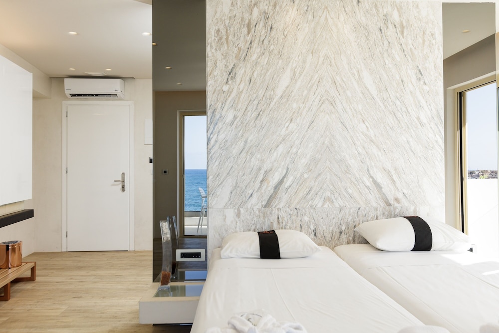 Kahlua Sea View Suites 27/67