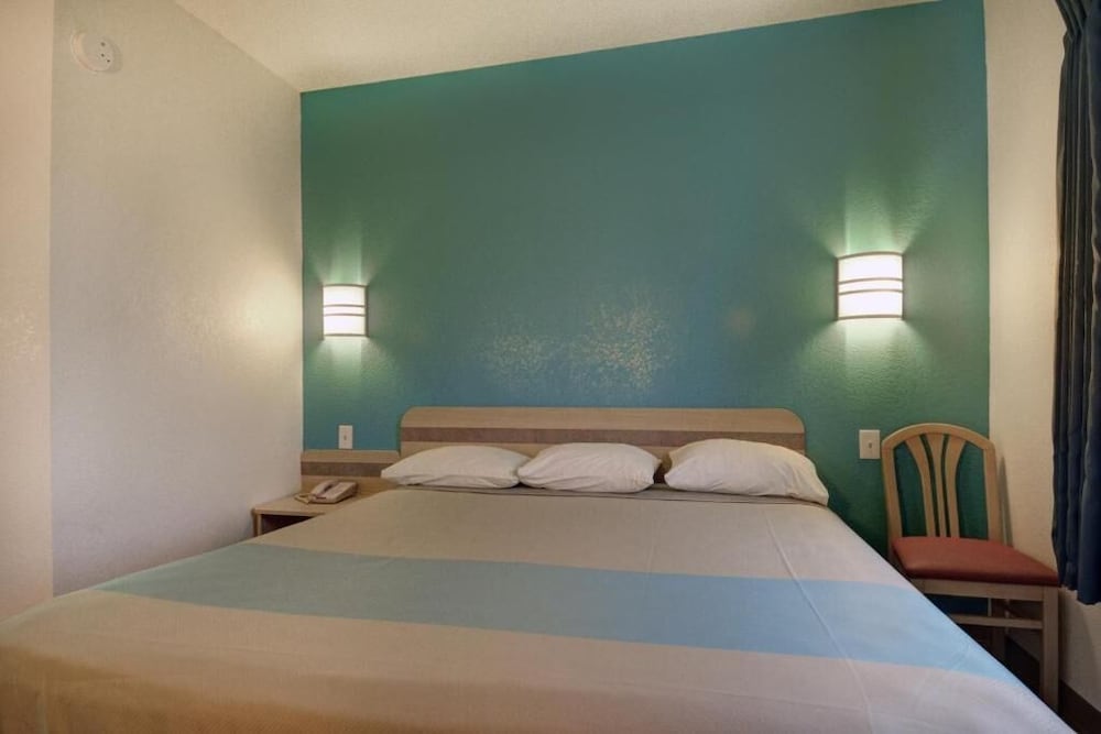 Motel6 Denison, TX 38/56