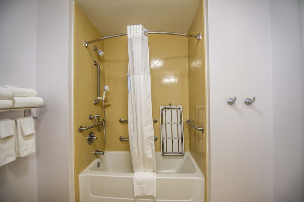 Hampton Inn South Kingstown-Newport Area 27/59