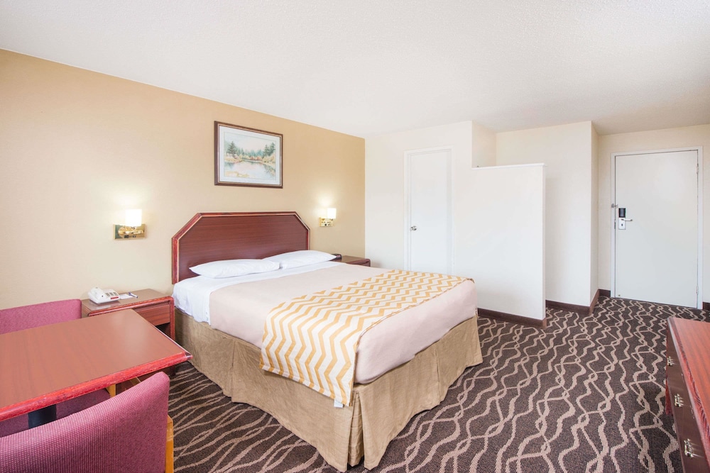 Travelodge by Wyndham Terre Haute 9/21