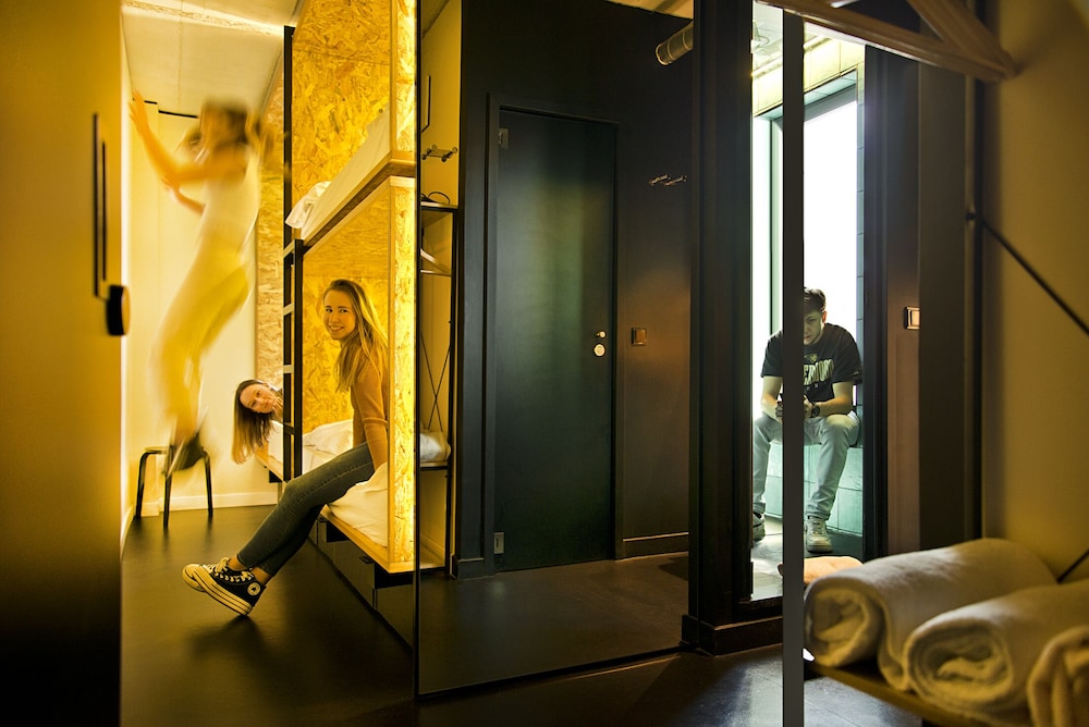Bastardo Hostel 43/61