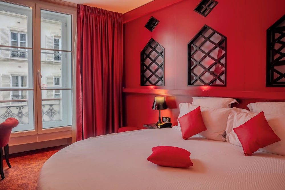 Moulin Rouge, King Bed, Hot Tub