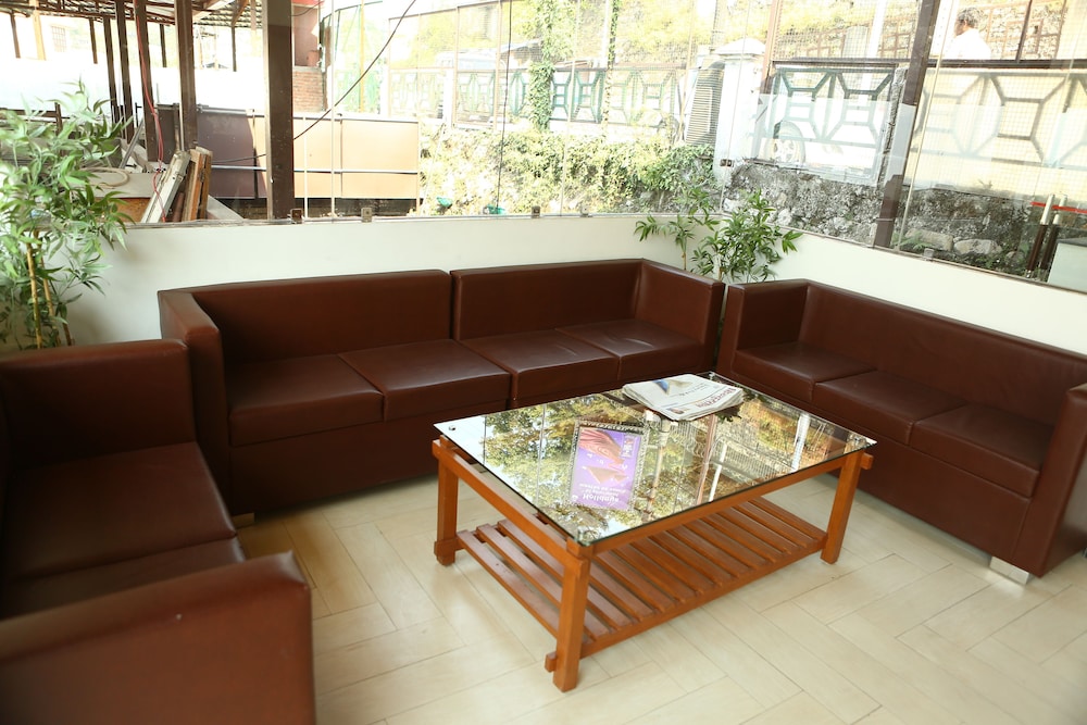 Oyo Rooms Mussoorie Library 23/38