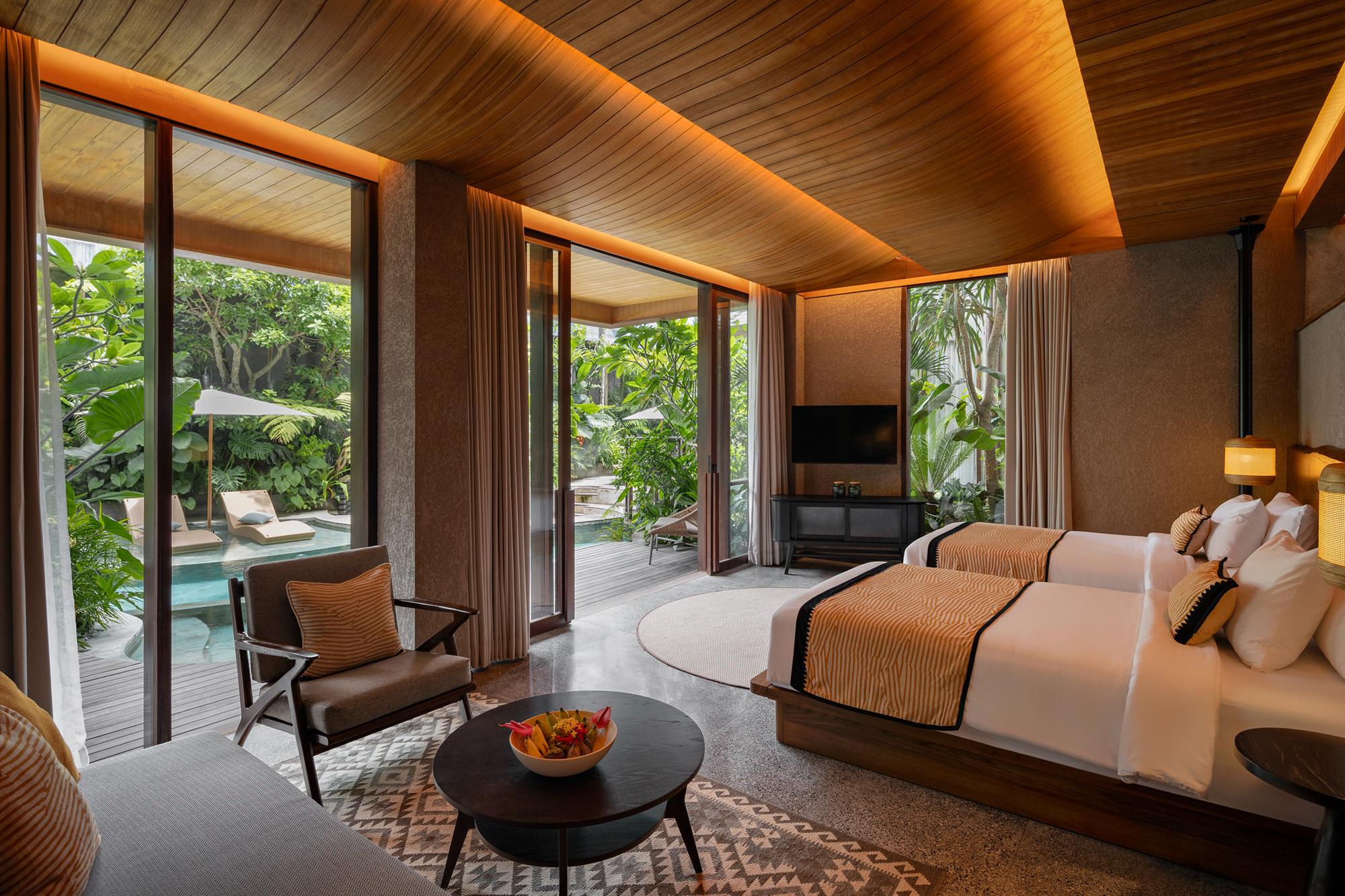 Suite, Twin Beds, Pool View