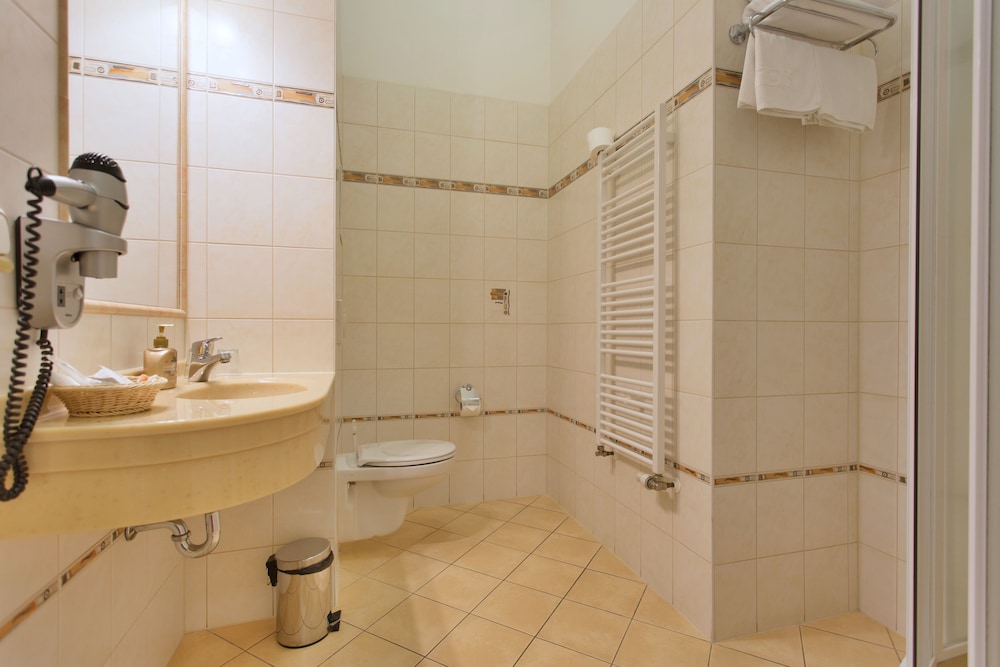 Ontario Hotel Garni 16/75