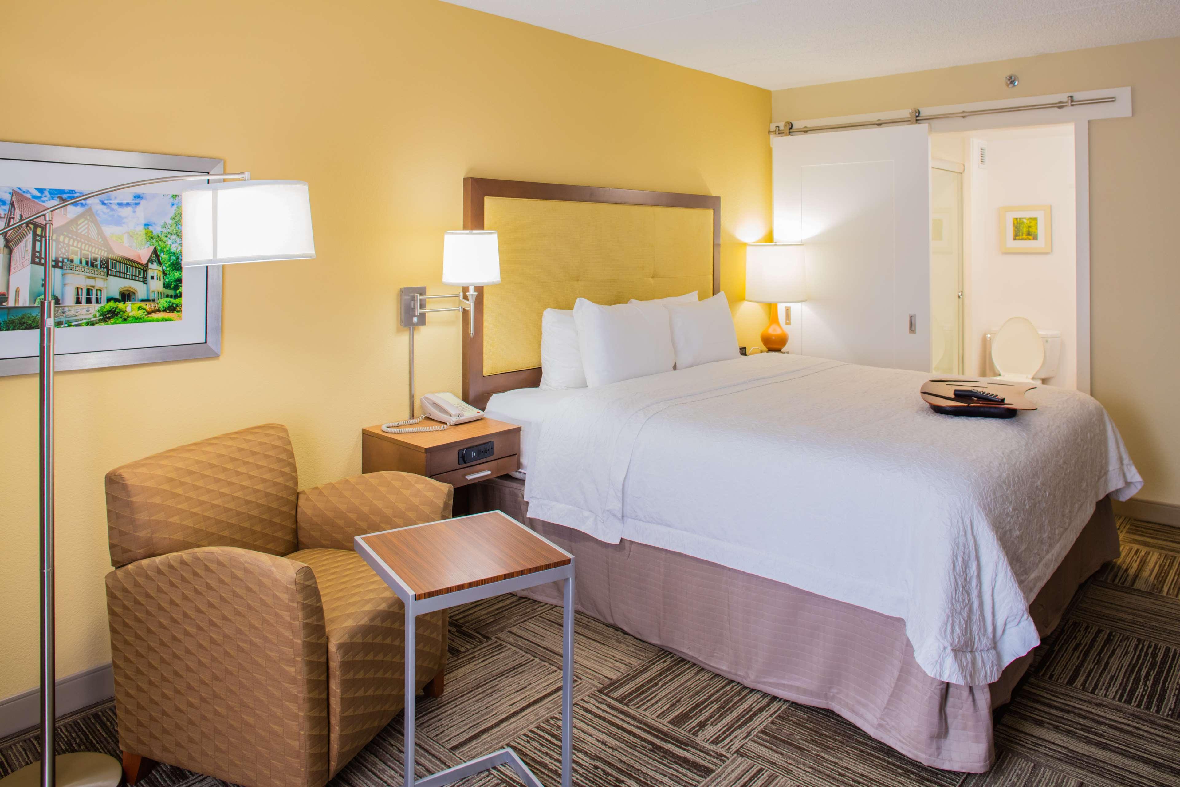 ROOM, KING BED