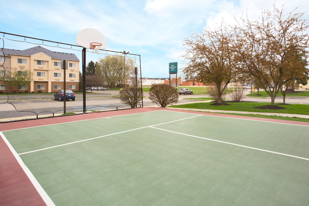 MainStay Suites Grand Rapids, MI 17/43
