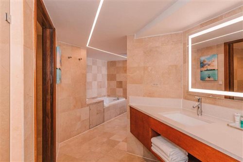 Suite, King Bed, Ocean Front, Aruba Tower