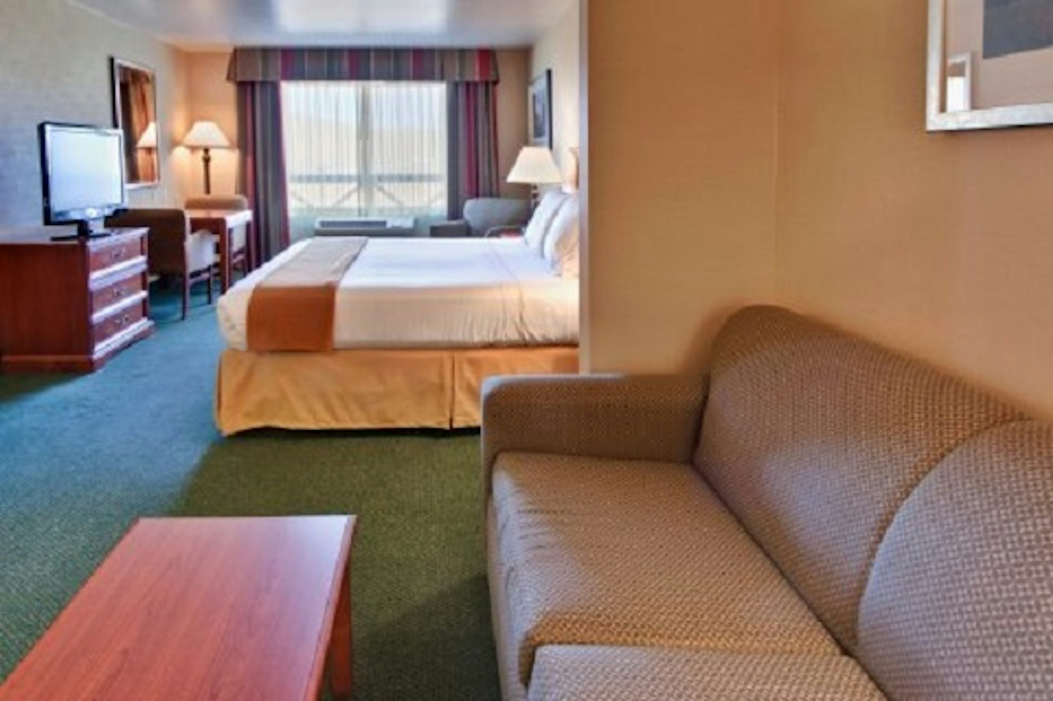 Holiday Inn Express Hotel & Suites Tehachapi Hwy 58/Mill St 14/29
