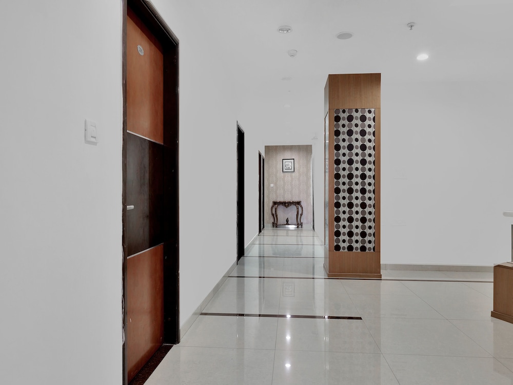 Oyo 12384 Hotel Serene Majestic 13/18