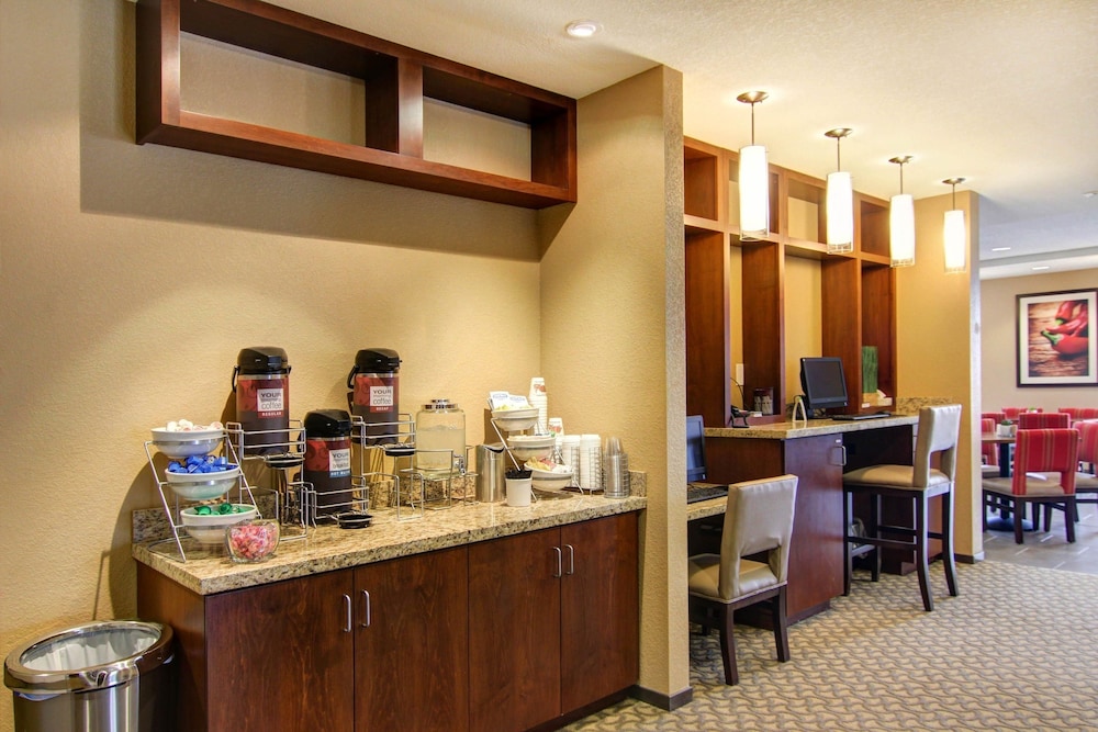 Comfort Suites Carlsbad 34/48