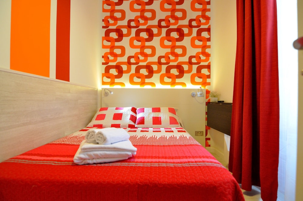 Hostal Far Home Plaza Mayor 18/25
