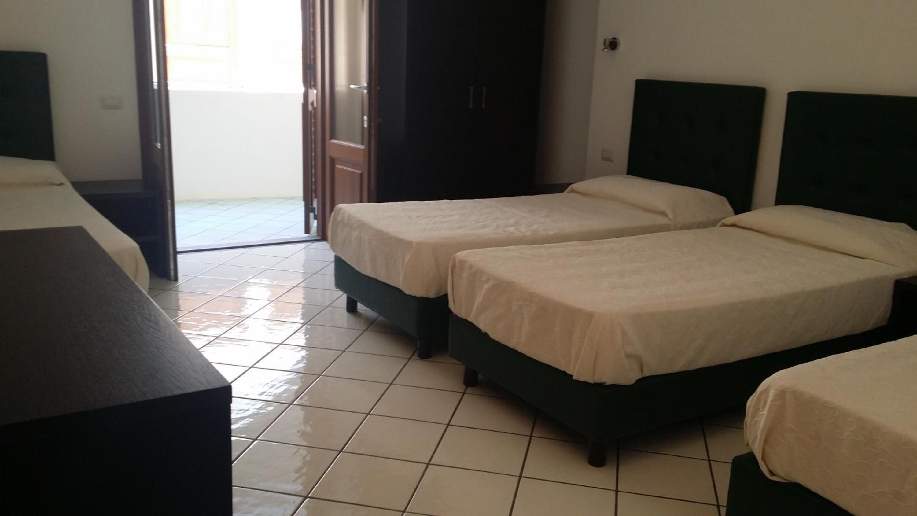 Room, Triple