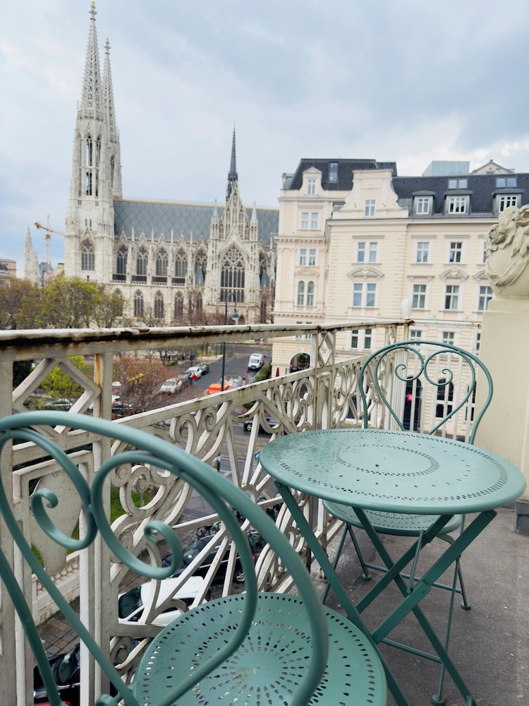 PENSION BARON AM SCHOTTENTOR HOTEL 47/50