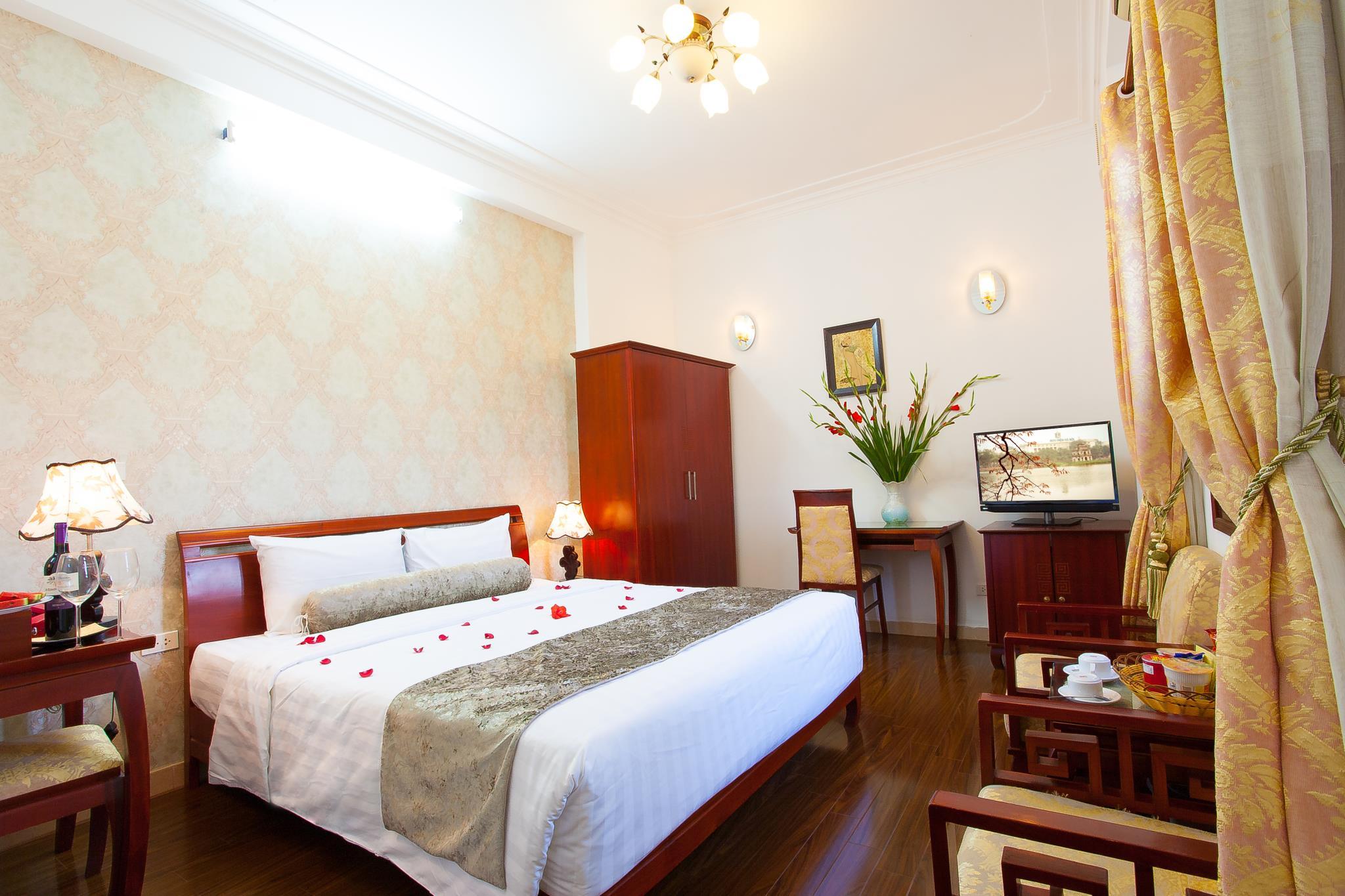 Superior, Queen Bed