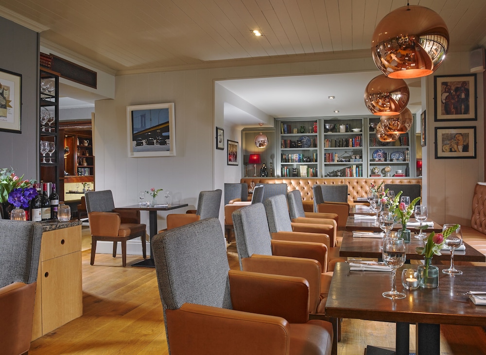 Castlecourt Hotel 51/54