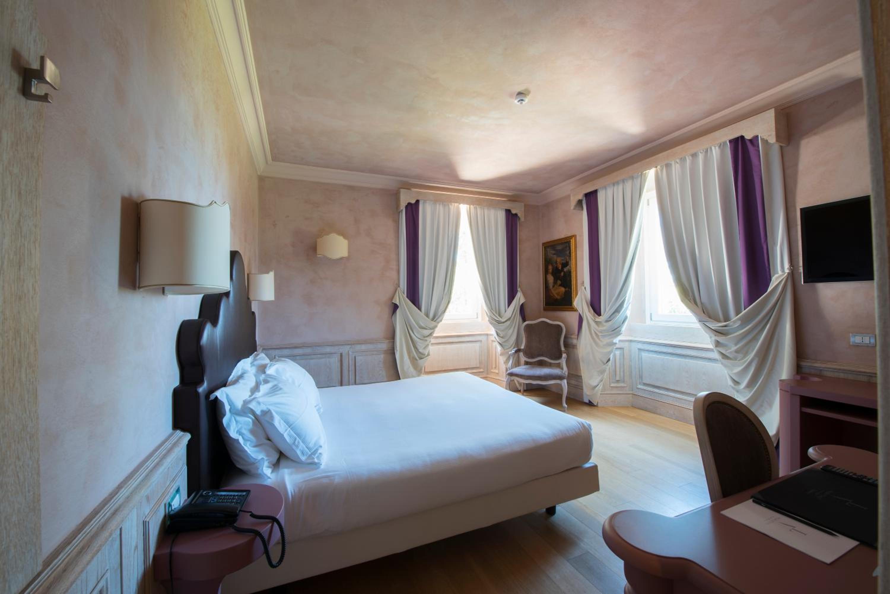 غرفة ديلوكس بسرير مزدوج بإطلالة على الحديقة، Villa Lattanzi 3/10