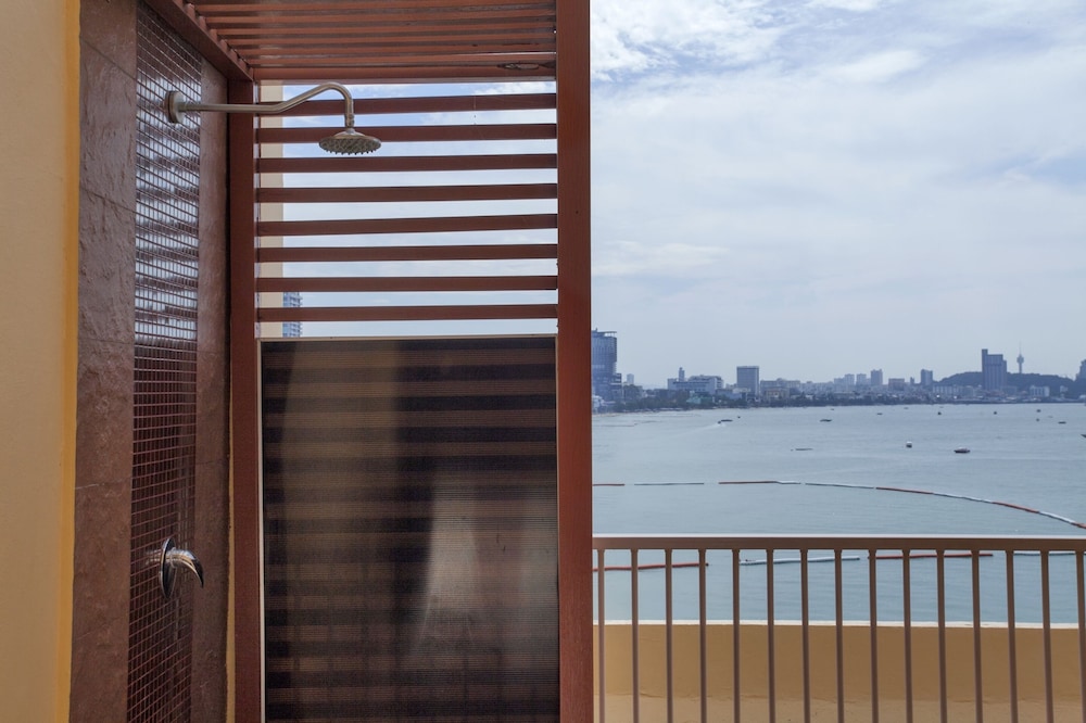 Dusit Thani Pattaya 19/50