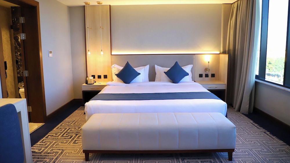 Five Seasons Hotel 12/50