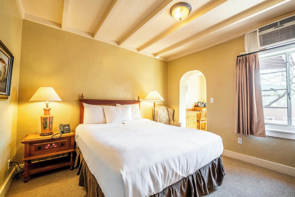 Desert, Garden, Queen Bed