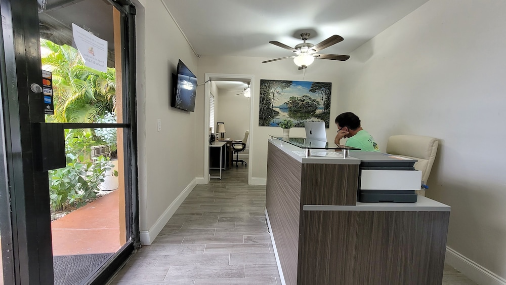 Sunny Palms Inn 2/31