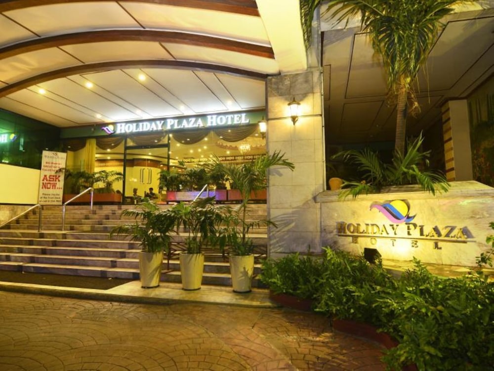 Holiday Plaza Hotel 81/86