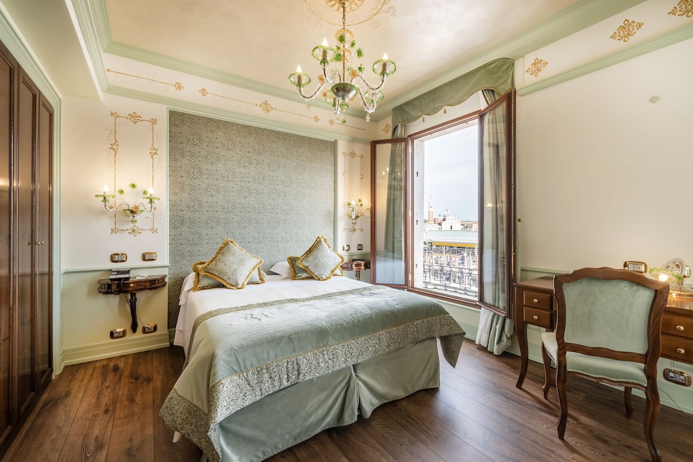 Hotel Monaco & Grand Canal 22/50